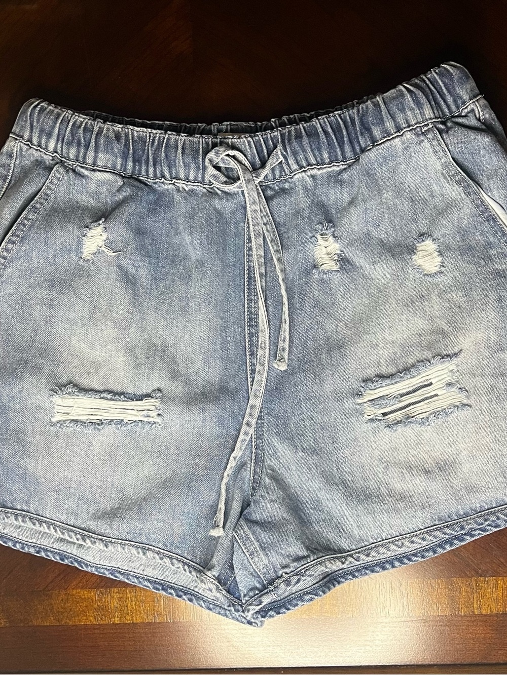 Easel Washed Blue Distressed Denim Women’s Shorts Size M
